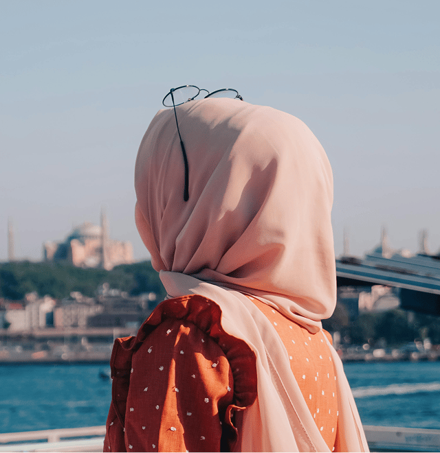 1db87b59-2a4a-4de0-abd7-a8c8ffe40bf6.Side View of Woman in HIjab · Free Stock Photo 1